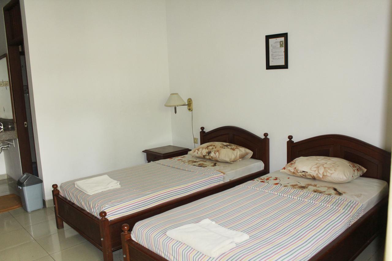 サヌール ユリア 1 Bed & Breakfast エクステリア 写真