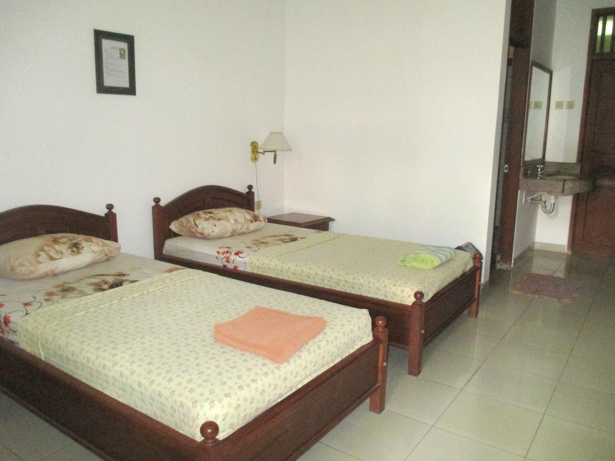 サヌール ユリア 1 Bed & Breakfast エクステリア 写真